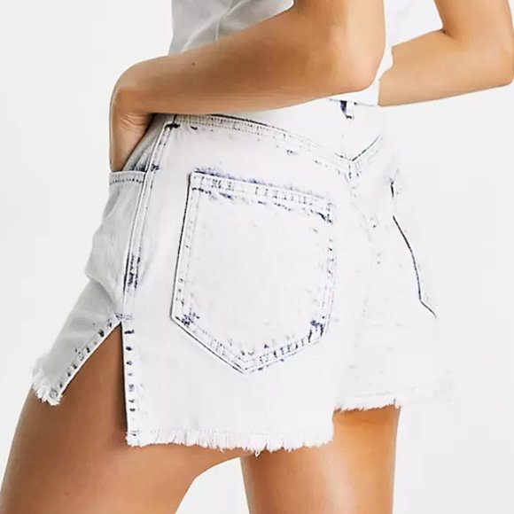 ASYOU denim shorts with frayed hem in bleach wash - Picture 2 of 4